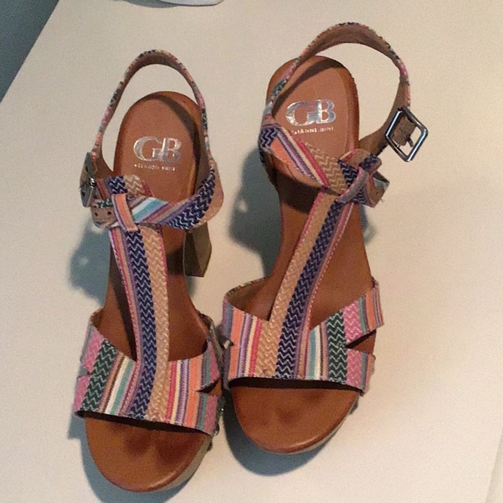 8.5 Gianna Bini Colorful and cute heels! - Picture 2 of 3